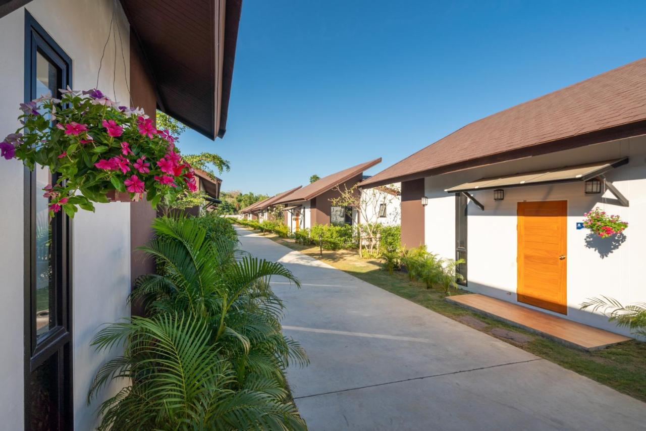 Thames Tara Private Pool Villa Rawai Phuket - Sha Extra Plus Exterior foto