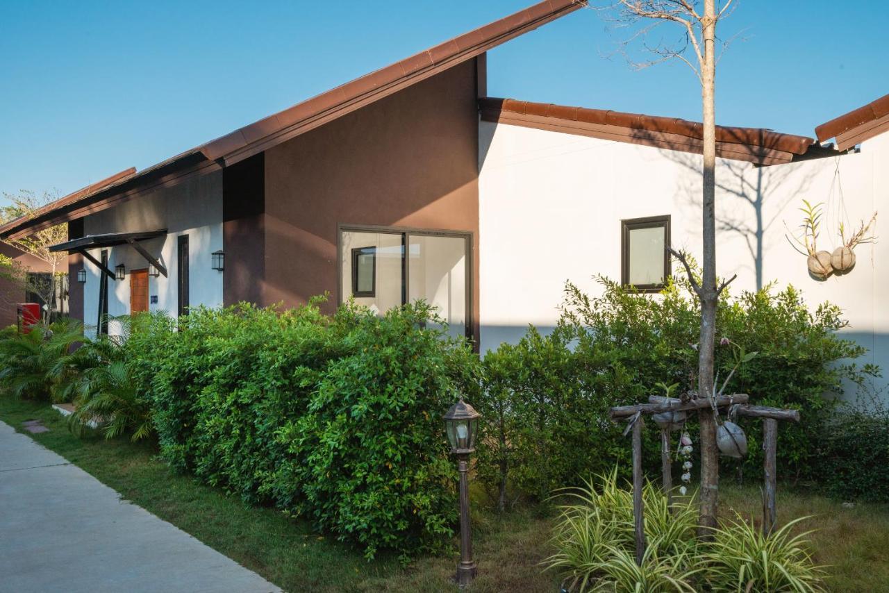 Thames Tara Private Pool Villa Rawai Phuket - Sha Extra Plus Exterior foto